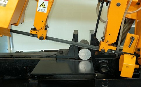 麻江数控带锯床自动送料精度会出现偏差吗？